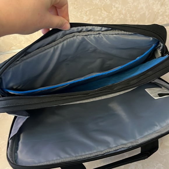 Dell computer case **missing the shoulder strap - Picture 6 of 8